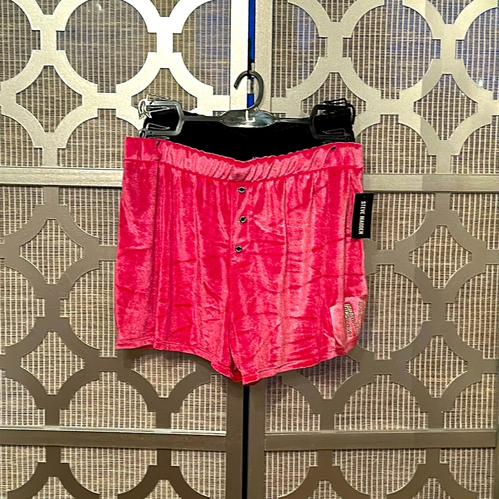 NWT Steve Madden Women’s velvet pajama shorts with gem emblem on front size LG